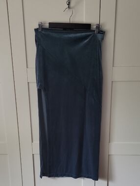 ❄️3/$30 Forever 21 Dark Teal Velvet Maxi Skirt
